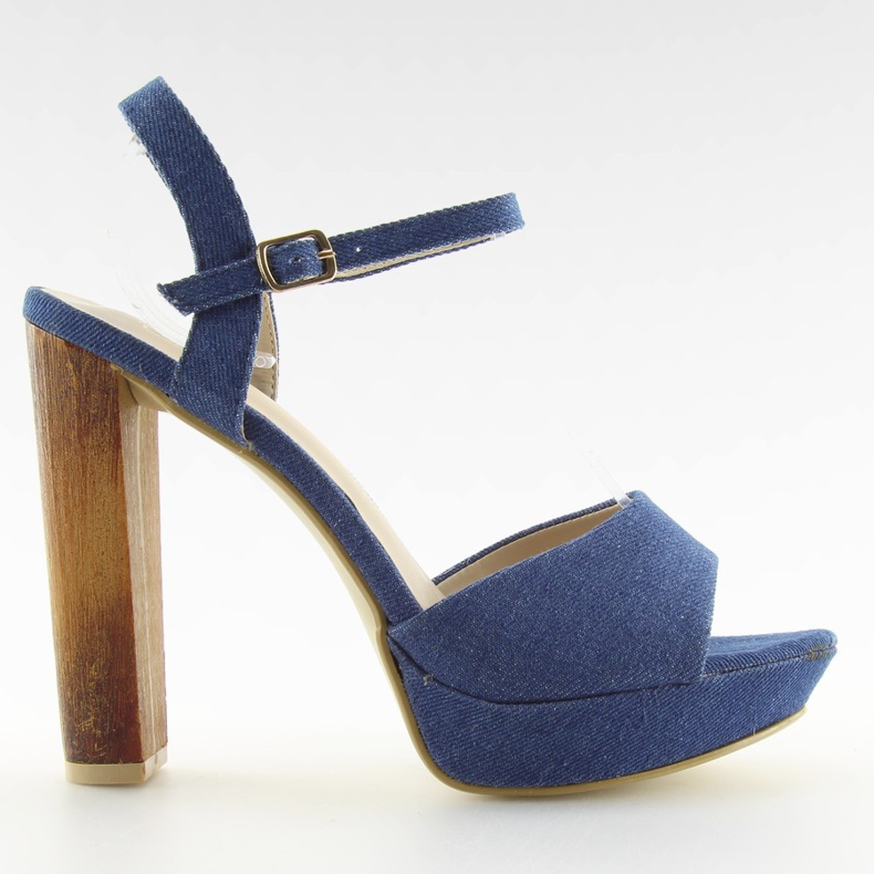 Sandales en jean sur un poteau bleu 9833