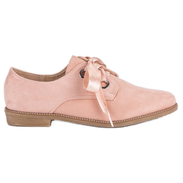 Chaussures avec un ruban de satin rose