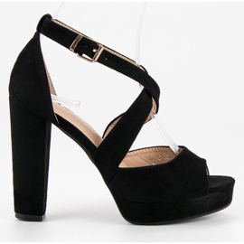 Sandales sur un poste élevé noir