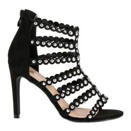 Sandales noires sur un talon haut