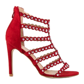 Sandales rouges sur un talon haut