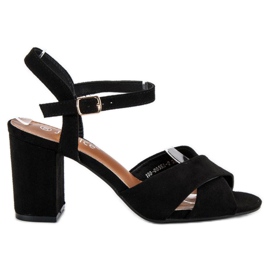 Sandales confortables sur un poteau le noir