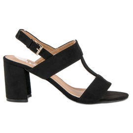 SDS Sandales noires sur le poteau