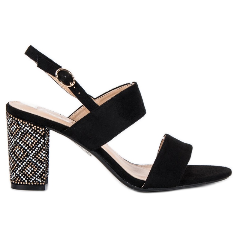 Sandales élégantes avec des perles le noir