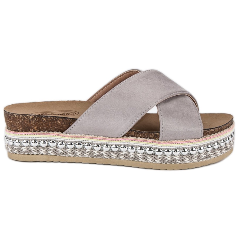 Pantoufles grises sur la plate-forme Pantoufles grises sur la plate-forme