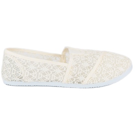 Ballerines en dentelle beige