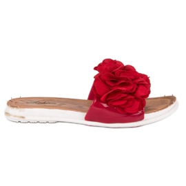 Tongs rouges à fleurs