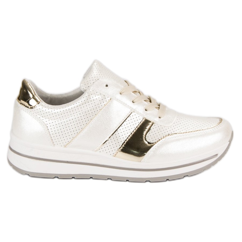 Des baskettes blanches