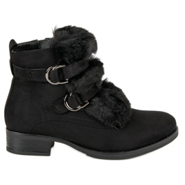 Bottes noires avec fourrure le noir