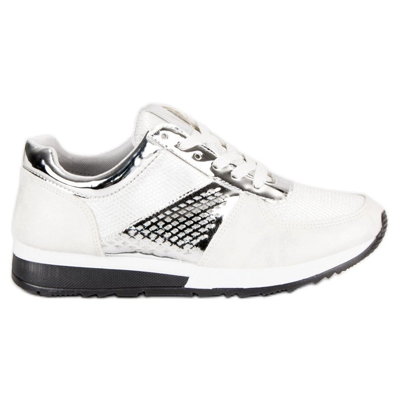 Des chaussures de sport élégantes blanche