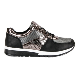 Des chaussures de sport élégantes noir