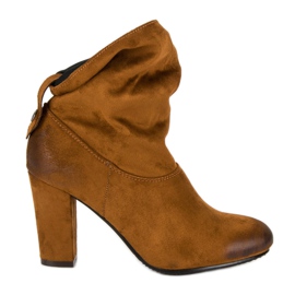 Bottines en daim sur un poteau vinceza brun