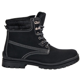 Bottes de randonnée noires nouées le noir