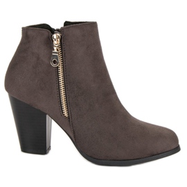 Groto Gogo Bottines en daim sur un bar gris