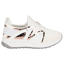 Des chaussures de sport élégantes blanc