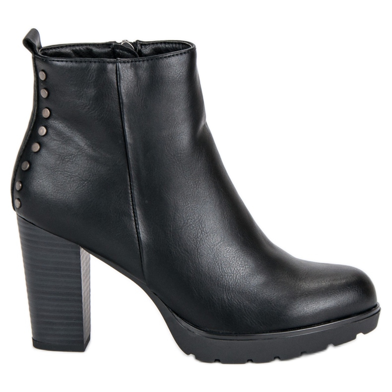 Filippo Bottines noires sur le poteau le noir