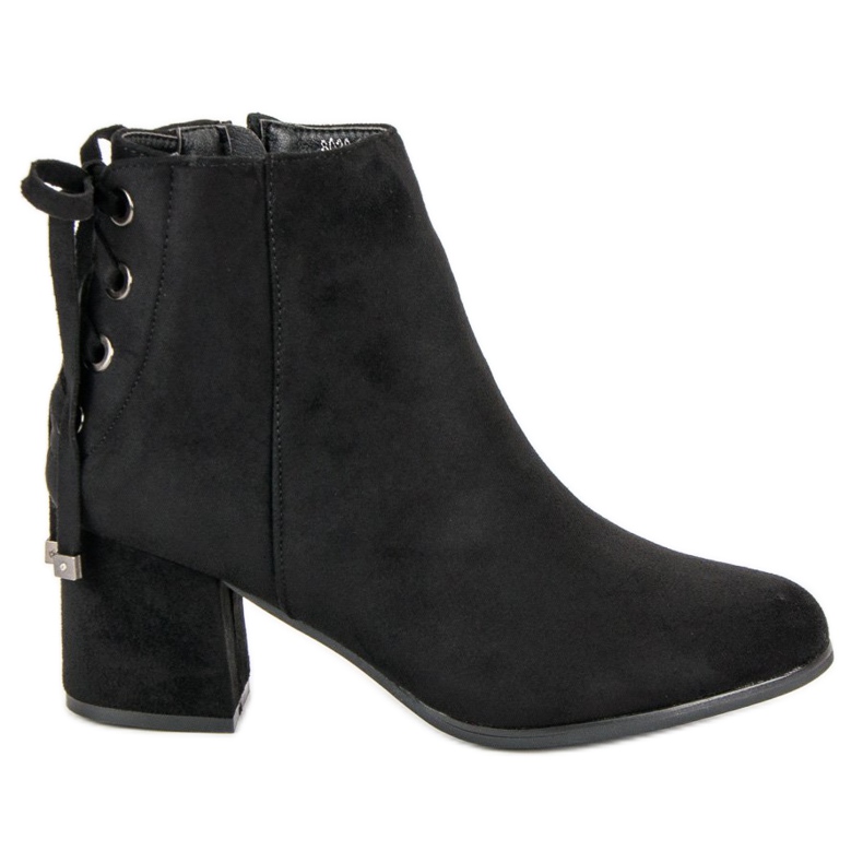 Bottes pour femmes avec une fixation le noir