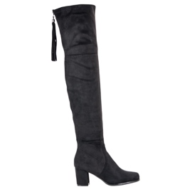 Filippo Mousquetaires en daim sur un pilier noir