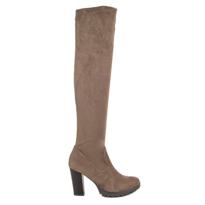 Cm Paris Mousquetaires en daim sur un pilier beige