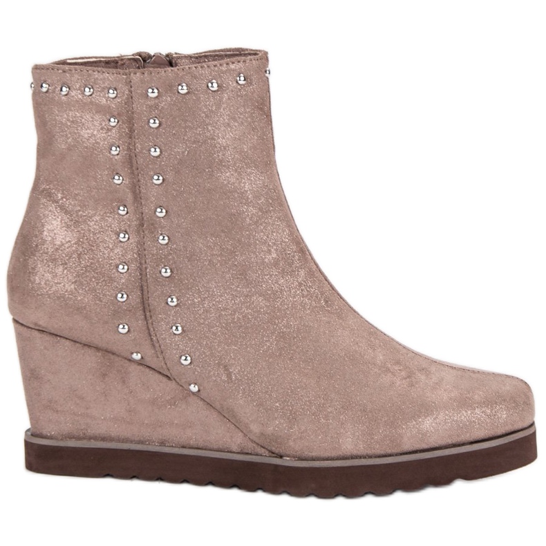 Kylie Bottes beiges sur un coin