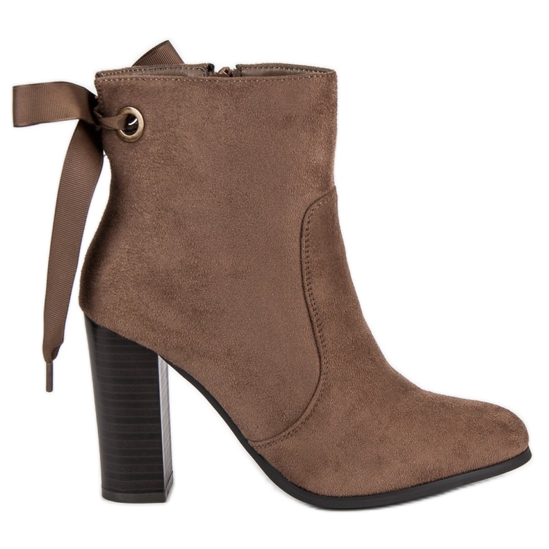 Super Mode Bottes élégantes sur un poteau brun
