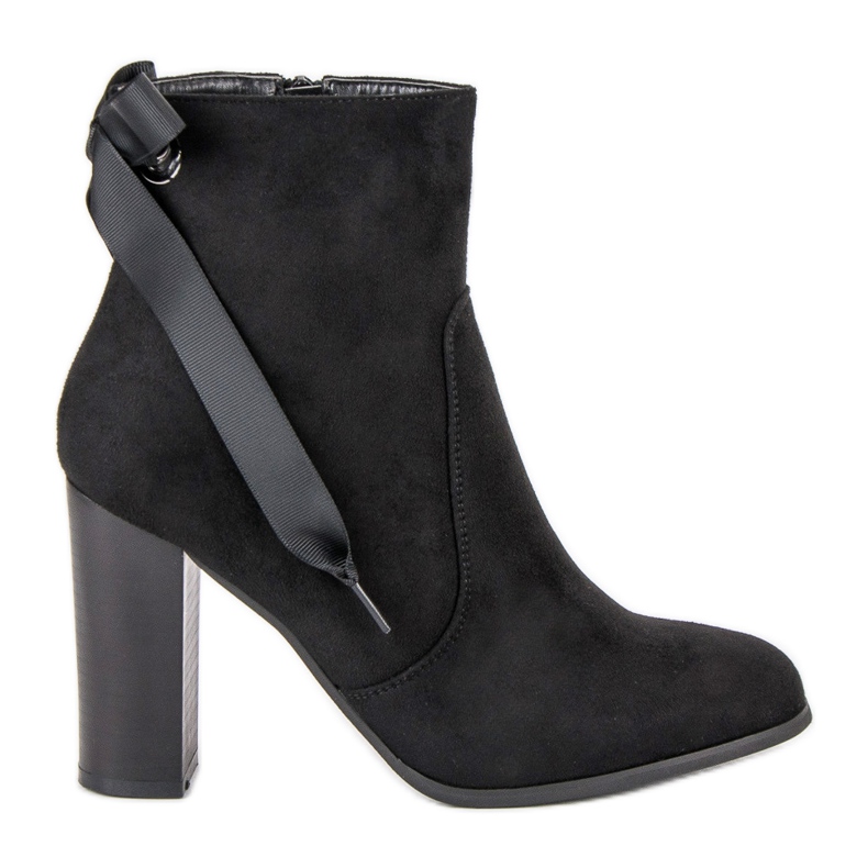 Super Mode Bottes élégantes sur le poste le noir