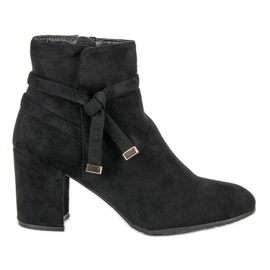 Bottines en daim noir le noir