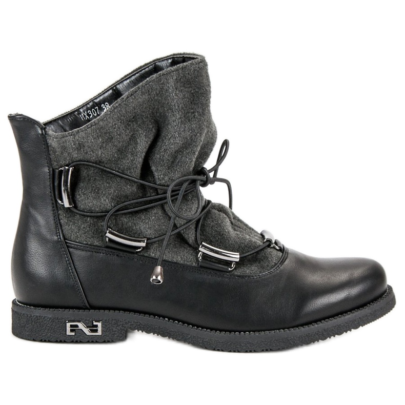 Bottes noires sur un talon plat le noir
