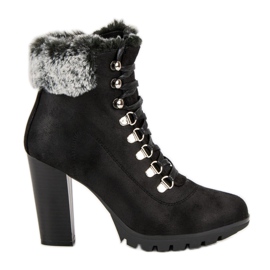 Cm Paris Bottines à lacets sur un poteau noir