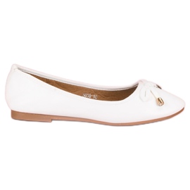Ballerine Blanche Avec Un Noeud Ballerine Blanche Avec Un Noeud