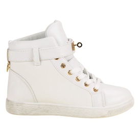 Des baskettes blanches