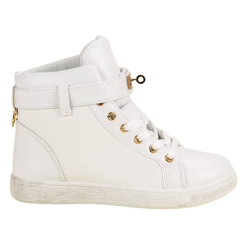Des baskettes blanches