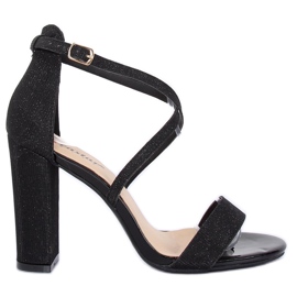 Sandales noires sur le poteau NC791 Noir