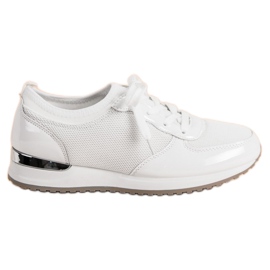 Chaussures de sport avec maille blanche