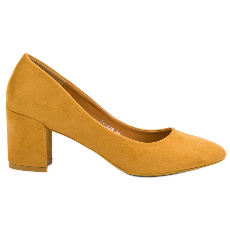 Ideal Shoes Escarpins à la moutarde sur un bar jaune