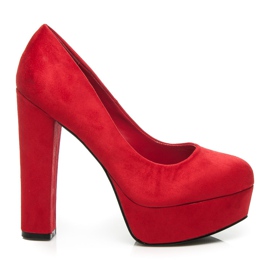 Comer Escarpins en daim sur un pilier rouge