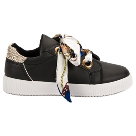 Chaussures de sport attachées avec un ruban le noir Chaussures de sport attachées avec un ruban le noir