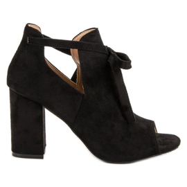Vinceza Sandales construites sur un bar noir