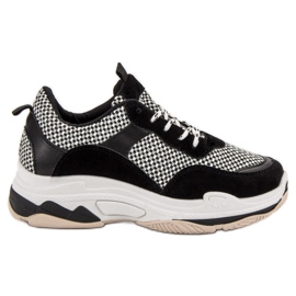 Kylie Baskets sur la plate-forme noir