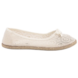 Ballerines en dentelle beige