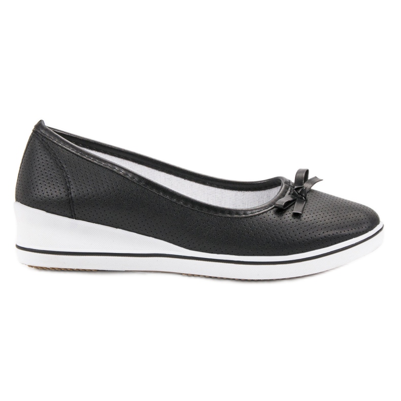 Ballerine de sport sur un coin le noir