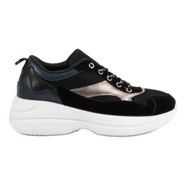 Chaussures à la mode sur la plate-forme noir