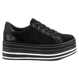 Weide Baskets sur la plate-forme le noir