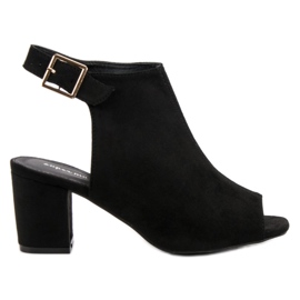 Super Mode Sandales construites sur un bar noir