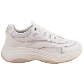 Des baskettes blanches