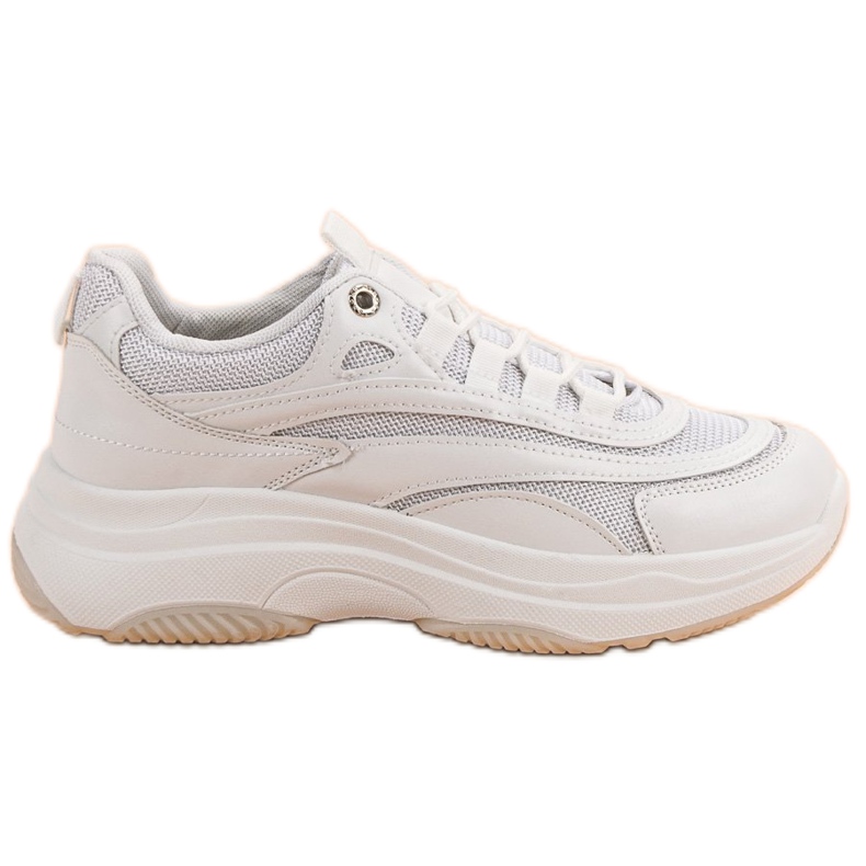 Des baskettes blanches