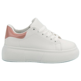 Renda Chaussures blanches sur la plate-forme