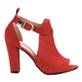 Queen Vivi Chaussures en daim sur un bar rouge