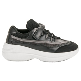 Baskets noires à la mode