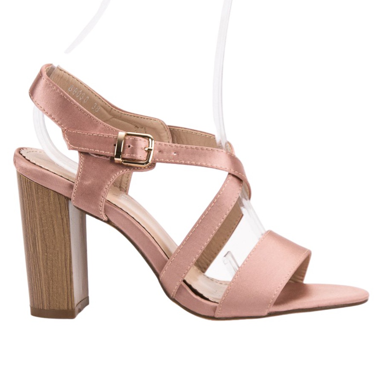 Kayla Sandales sexy sur un bar rose Kayla Sandales sexy sur un bar rose